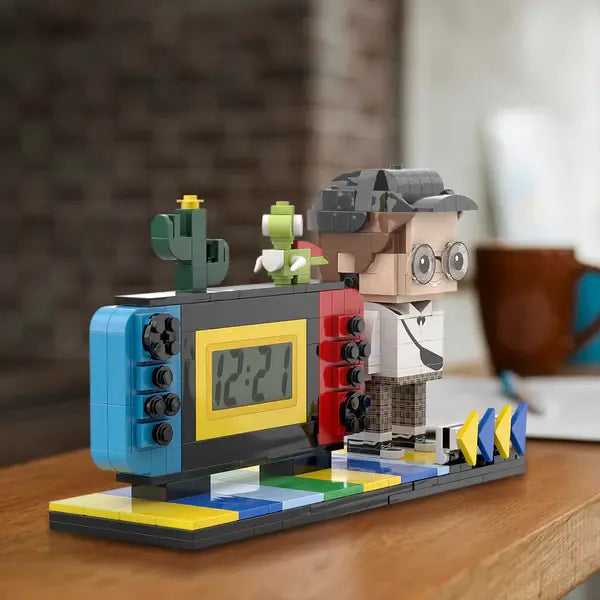 Personalisierte Bausteinfiguren – Uhr mit Spielkonsolen-Design – Geschenk für ihn